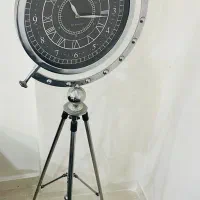 ساعت ایستاده سه پایه فلزی