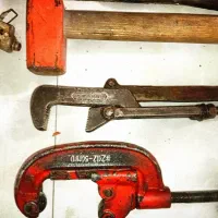 لوله بر و لوله گیر و گازانبر و....|ابزارآلات|قم, انسجام|دیوار