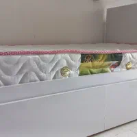 تخت و تشک کودک|تخت و صندلی بچه|رشت, کوی مهر|دیوار