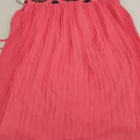 تعدادی لباس|لباس|دورود, |دیوار