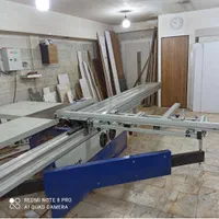 کارگر جهت کار در کارگاه کابینت سازی