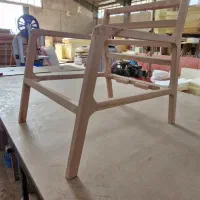 به یکنفر نیمه ماهر.یا ساده جهت کار در نجاری