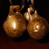 زنگوله قدیمی|کلکسیون اشیاء عتیقه|مبارکه, |دیوار