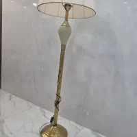 آباژور ایستاده