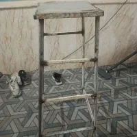 چهار پایه آهنی