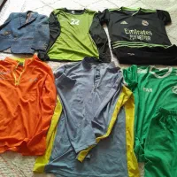 تعدادی لباس ورزشی