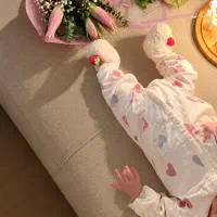 پاپوش توت فرنگی بافته شده با کلاف ترک سفید