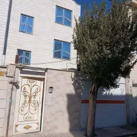 دوطبقه و نیم 2 واحد حیاطدار مناسب 2 خانواده صمیمی