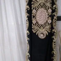 کنار پرده ای