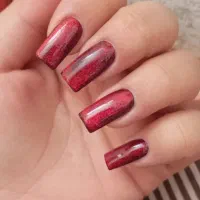 خدمات کاشت ناخن با۴سال سابقه کاری