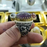 انگشتر نقره کلکسیونی قلمزنی با عقیق سوسنی حکاکی