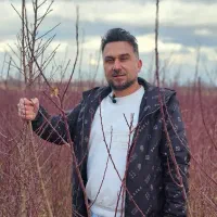 نهالستان گردو های دیرگل و دوبار گل پالیز