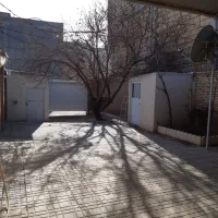 فروش-خانه-حیاط-دار-دو-کله-مناسب-ساخت-و-ساز