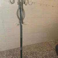 چوب‌لباسی ایستاده