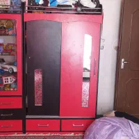 تخت وکمدوویترین