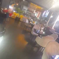 تخته کار وسالاد زن