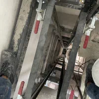 استخدام نیروی آهنکشی و درب و ریل آسانسور