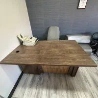 میز اداری قهوه ایی