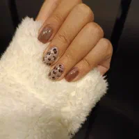 کاشت ناخن و ترمیم ژل و پدیکور حرفه ای