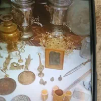 وسایل قدیمی به فروش میرسد