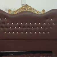 تاج و قسمت پایین تخت
