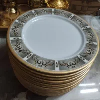 تعدادی بشقاب ملامین ودیس وشکلات خوری