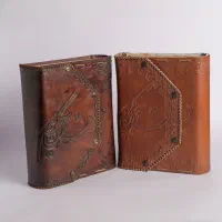 قرآن چرم قلمکاری سه لتی نفیس وزیری(کد۳۶) فخررازی|کتاب و مجله مذهبی|تهران, بهارستان|دیوار