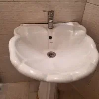 روشویی ساده برپایه وآیینه دستشویی