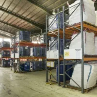 قفسه سی تن موجود دارم