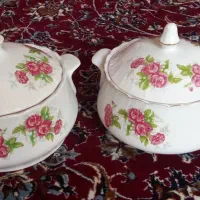 تعدادی ظروف چینی