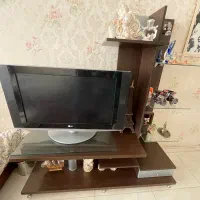میز بهمراه تلویزیون