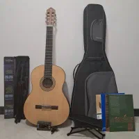 گیتار یاماها c40m + کیف و لوازم کامل