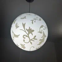 لوستر شیشه‌ای گرد طرحدار بسیار تمیز