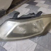 یک جفت چراغ جلو ساینا