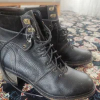 یک جفت نیم بوت