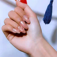 کاشت و ترمیم ناخن فقط با هزینه مواد