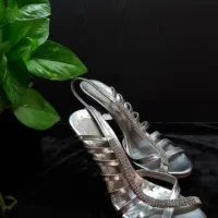 کفش مجلسی زنانه نقره‌ای نگین‌دار