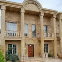 خانه ویلایی همراه با دامداری در روستای قمرود