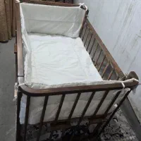 تخت نوزادی چوب‌ روسی