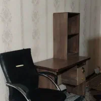 میز صندلی کتاب خونه تمیز سالم