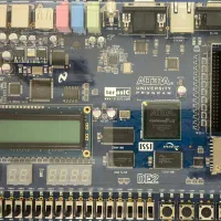 برد FPGA Altera DE2 با دوربین TRDB-D5M (در حد نو)