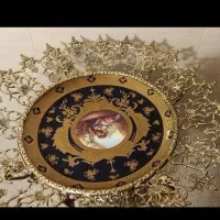 میوه خوری کنار سالنی