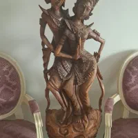 مجسمه چوبی