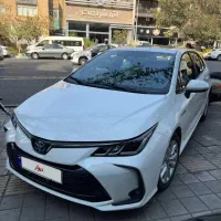 کرولا ۱۸۰۰ هیبرید با پلاک