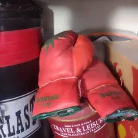 کیسه بوکس و دستکش|تجهیزات ورزشی|یزد, |دیوار