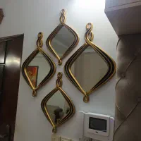 اینه تزئینی از جنس پلی استر کاملا سالم رنگ ثابت|آینه|لاهیجان, کوی آزادگان|دیوار