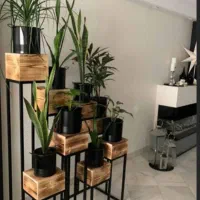 گل و چهار پایه گلدان