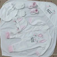 لباس نوزاد ست بیمارستانی تا دوماه یا سه ماه بستگی.