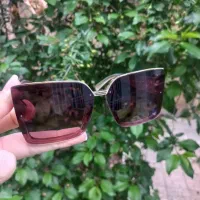 یک عدد عینک آفتابی کاملا نو و تمیز