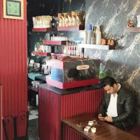 باریستا و کمک باریستا شیفت عصر